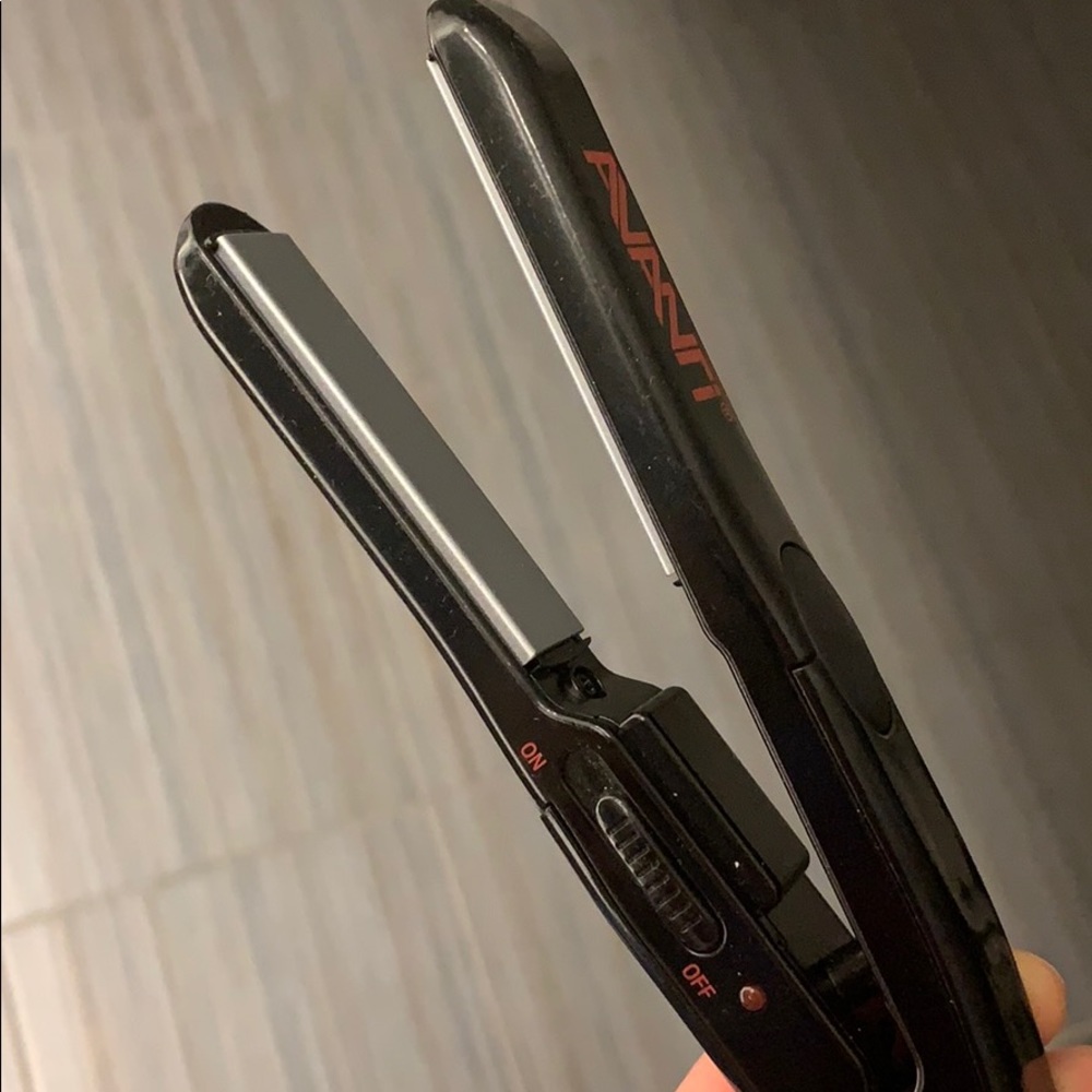 Hair straightener🤩 - Picture 3 of 3